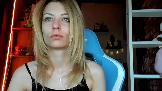 karo123421 online show from 03/22/26, 04:38