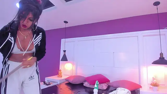 Snapshot of SilvanaCapelli chatting on 02/01/25, 05:49 SilvanaCapelli online show from 02/01/25, 05:49