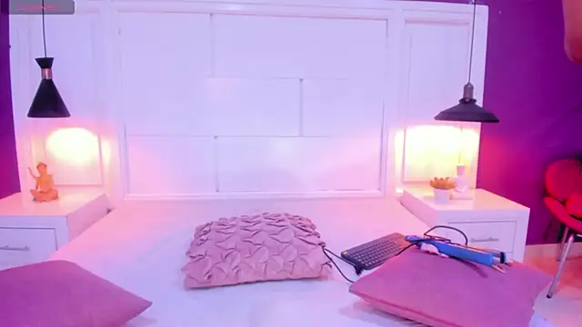 Snapshot of SilvanaCapelli chatting on 03/21/25, 11:01 SilvanaCapelli online show from 03/21/25, 11:01