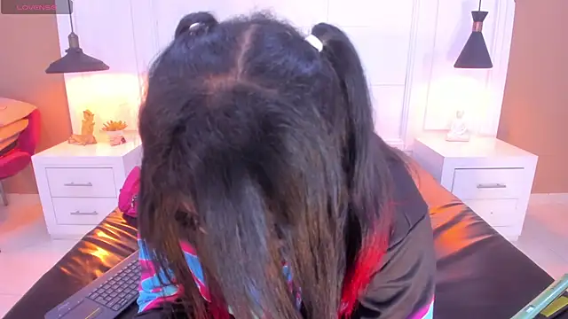 Snapshot of SilvanaCapelli chatting on 10/16/25, 05:19 SilvanaCapelli online show from 10/16/25, 05:19