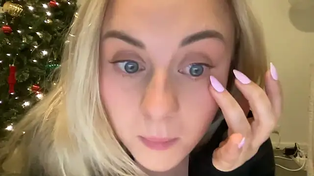 Snapshot of bigboobybaby@xh chatting on 10/22/25, 09:31 bigboobybabyxh online show from 10/22/25, 09:31