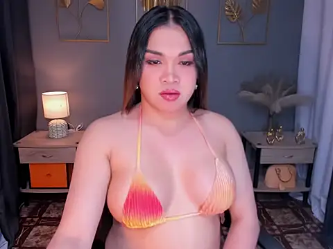 Snapshot of MaxeneCullens chatting on 02/18/25, 03:53 MaxeneCullens online show from 02/18/25, 03:53