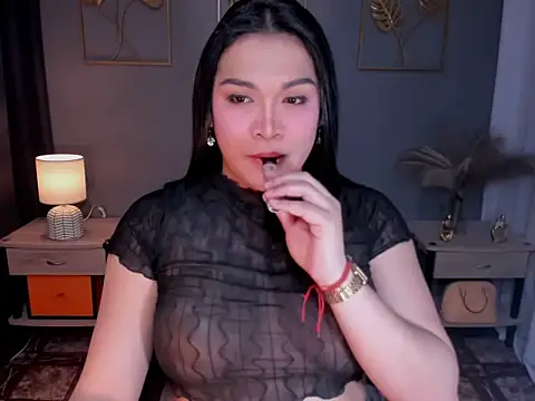 Snapshot of MaxeneCullens chatting on 09/21/25, 05:31 MaxeneCullens online show from 09/21/25, 05:31