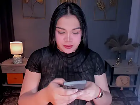 Snapshot of MaxeneCullens chatting on 10/02/25, 02:51 MaxeneCullens online show from 10/02/25, 02:51