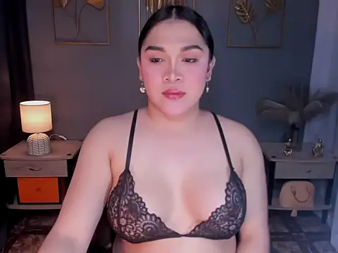 Snapshot of MaxeneCullens chatting on 10/16/25, 03:07 MaxeneCullens online show from 10/16/25, 03:07