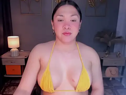 Snapshot of MaxeneCullens chatting on 10/21/25, 03:07 MaxeneCullens online show from 10/21/25, 03:07