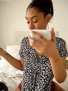 Leaberry online show from 09/23/25, 08:56