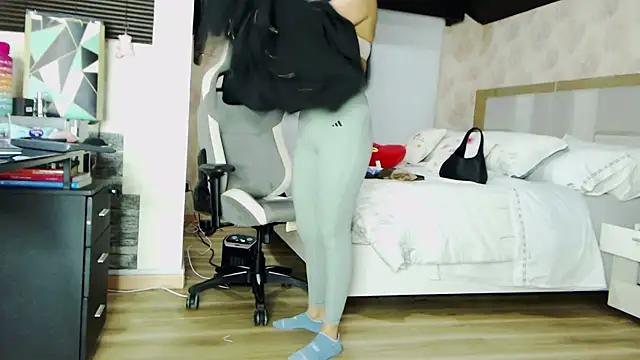 Snapshot of stefializon chatting on 03/23/25, 03:32 stefializon online show from 03/23/25, 03:32