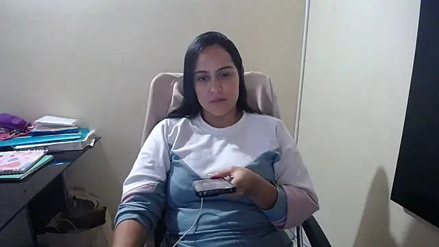 Snapshot of kendall_52 chatting on 12/07/24, 01:07 kendall 52 online show from 12/07/24, 01:07