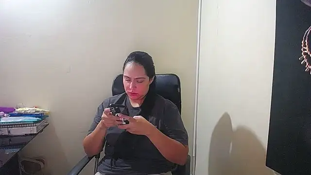 Snapshot of kendall_52 chatting on 12/19/24, 01:51 kendall 52 online show from 12/19/24, 01:51