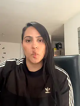 Snapshot of kendall_52 chatting on 09/17/25, 05:47 kendall 52 online show from 09/17/25, 05:47