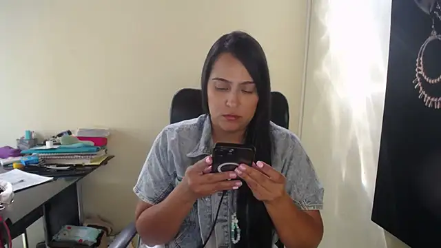 Snapshot of kendall_52 chatting on 09/27/25, 02:44 kendall 52 online show from 09/27/25, 02:44