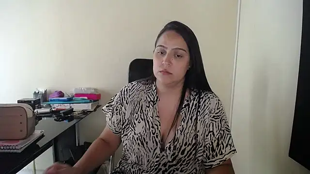 Snapshot of kendall_52 chatting on 10/07/25, 04:37 kendall 52 online show from 10/07/25, 04:37