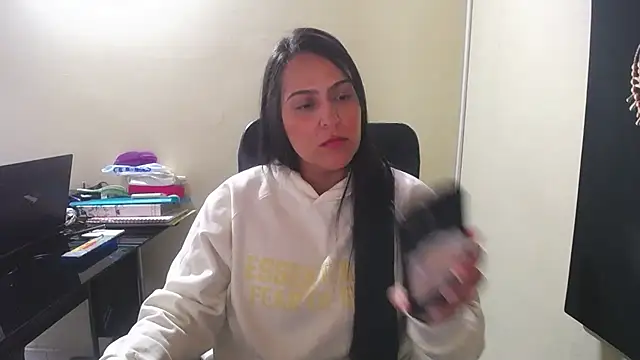 Snapshot of kendall_52 chatting on 10/13/25, 12:27 kendall 52 online show from 10/13/25, 12:27