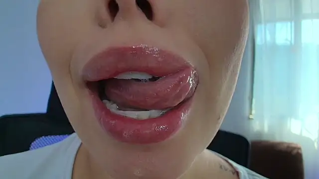 Snapshot of lisbet21x chatting on 01/25/25, 02:03 lisbet21x online show from 01/25/25, 02:03