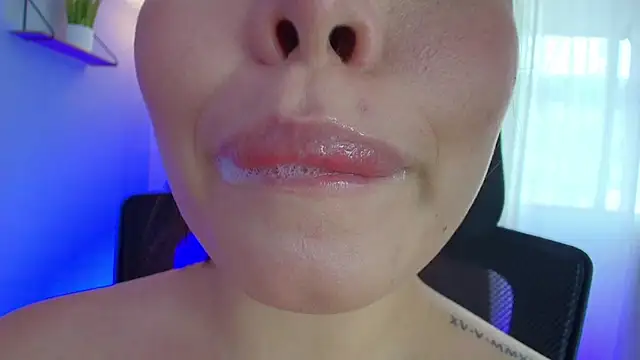 Snapshot of lisbet21x chatting on 02/13/25, 07:10 lisbet21x online show from 02/13/25, 07:10