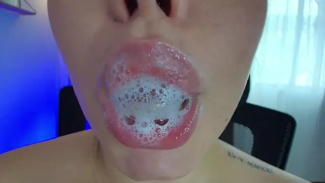 Snapshot of lisbet21x chatting on 02/24/25, 10:03 lisbet21x online show from 02/24/25, 10:03