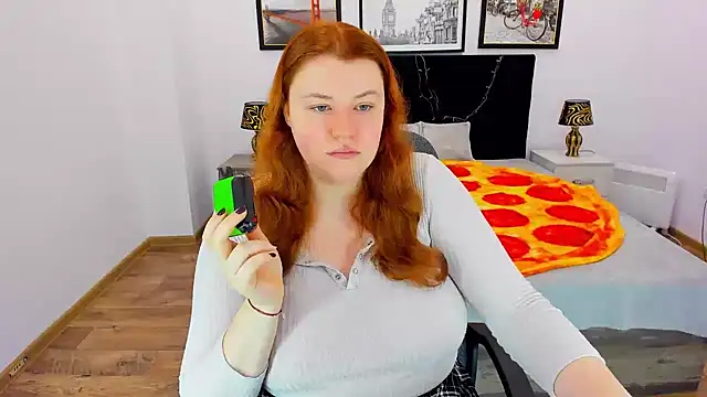 Snapshot of PolinaSalvatore chatting on 12/19/24, 08:34 PolinaSalvatore online show from 12/19/24, 08:34