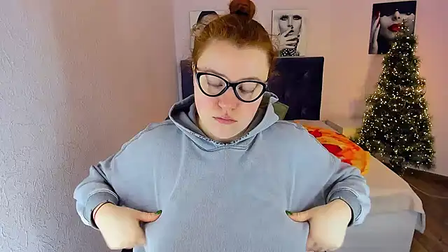 Snapshot of PolinaSalvatore chatting on 12/29/24, 07:50 PolinaSalvatore online show from 12/29/24, 07:50