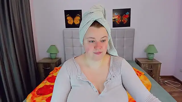 Snapshot of PolinaSalvatore chatting on 01/17/25, 08:24 PolinaSalvatore online show from 01/17/25, 08:24