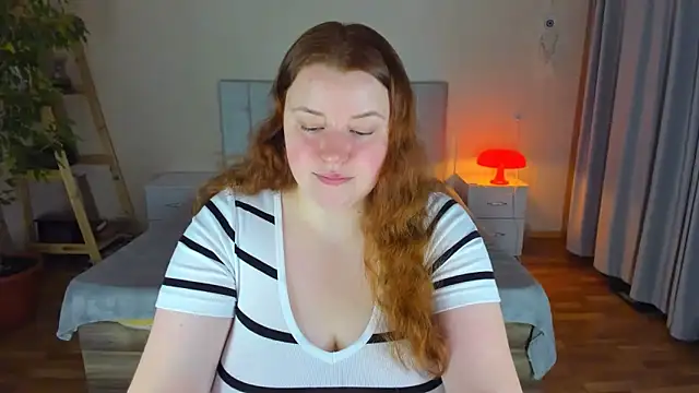 Snapshot of PolinaSalvatore chatting on 09/14/25, 08:08 PolinaSalvatore online show from 09/14/25, 08:08