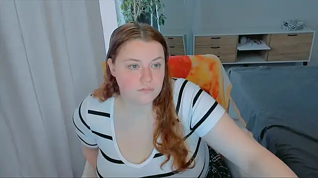 Snapshot of PolinaSalvatore chatting on 10/12/25, 11:42 PolinaSalvatore online show from 10/12/25, 11:42