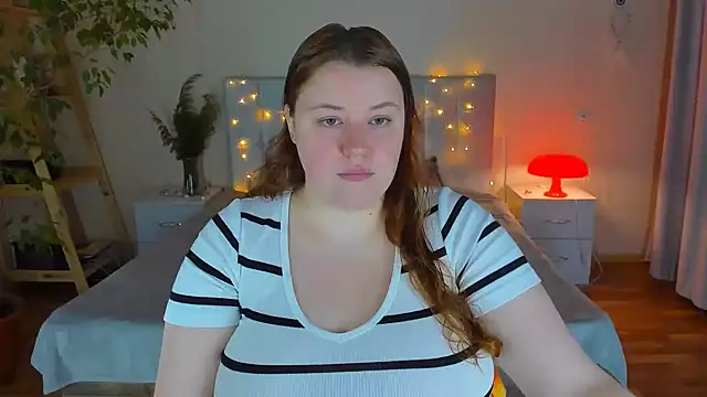 Snapshot of PolinaSalvatore chatting on 10/29/25, 02:19 PolinaSalvatore online show from 10/29/25, 02:19