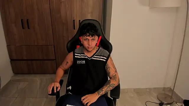 Snapshot of Jake_simons chatting on 10/28/25, 10:19 Jake simons online show from 10/28/25, 10:19