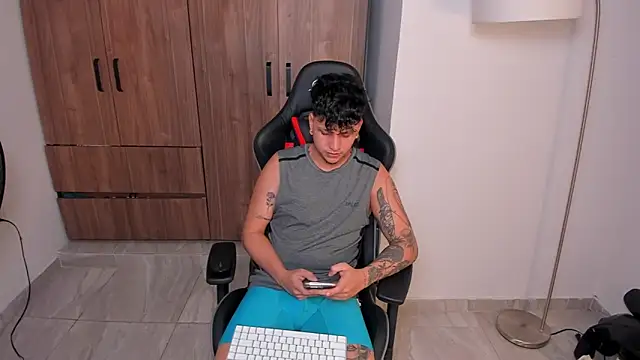 Snapshot of Jake_simons chatting on 11/28/25, 11:02 Jake simons online show from 11/28/25, 11:02