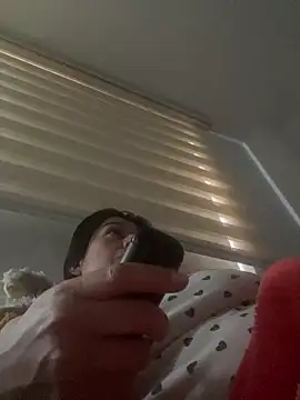 andreaisis2 online show from 02/05/25, 06:26