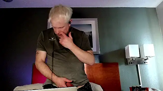 Snarfle82 online show from 12/19/25, 06:48