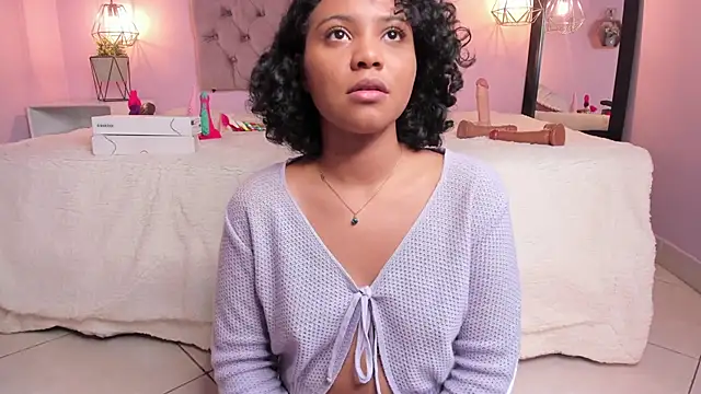 Snapshot of Zafiiraa chatting on 01/22/25, 03:07 Zafiiraa online show from 01/22/25, 03:07