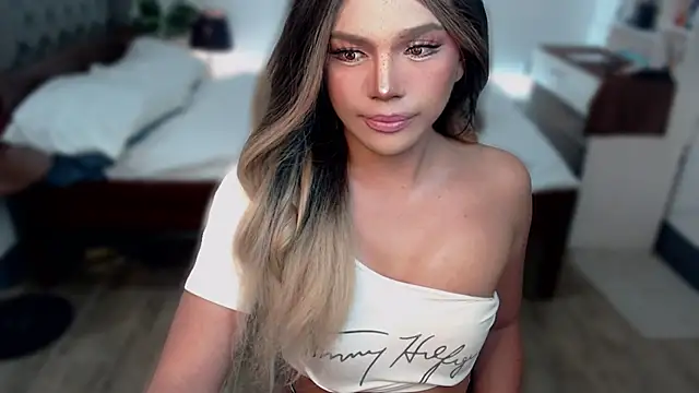 Snapshot of liaa_lurrecams chatting on 11/11/25, 06:19 liaa lurrecams online show from 11/11/25, 06:19