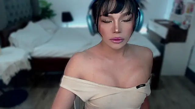 Snapshot of liaa_lurrecams chatting on 11/27/25, 01:24 liaa lurrecams online show from 11/27/25, 01:24