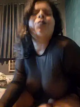 Snapshot of niCuNin chatting on 10/14/25, 04:02 niCuNin online show from 10/14/25, 04:02