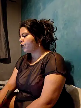 Snapshot of niCuNin chatting on 11/10/25, 02:10 niCuNin online show from 11/10/25, 02:10