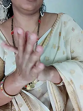 Snapshot of Indian_desi_wife chatting on 07/05/26, 04:30 Indian desi wife online show from 07/05/26, 04:30