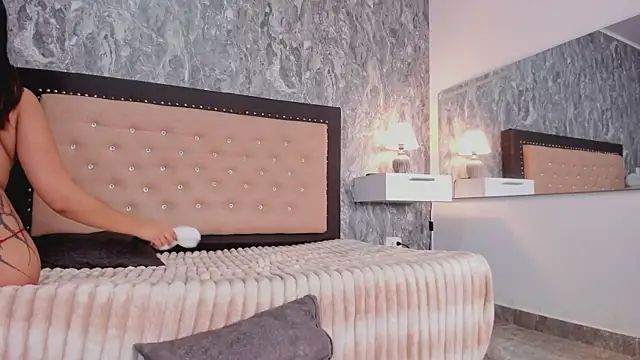 Lia sarahi online show from 11/17/25, 11:38