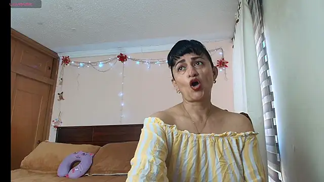 Snapshot of ISABEEL_SOFIA01 chatting on 05/09/26, 02:22 ISABEEL SOFIA01 online show from 05/09/26, 02:22
