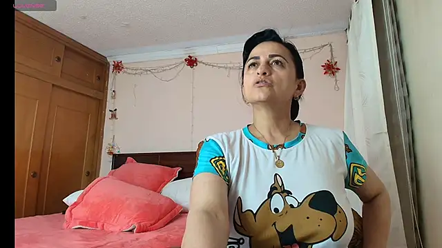 Snapshot of ISABEEL_SOFIA01 chatting on 05/17/26, 11:45 ISABEEL SOFIA01 online show from 05/17/26, 11:45
