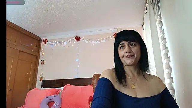 Snapshot of ISABEEL_SOFIA01 chatting on 05/20/26, 02:12 ISABEEL SOFIA01 online show from 05/20/26, 02:12