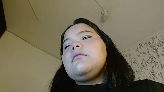 Snapshot of sexychubby___ chatting on 12/15/25, 06:01 sexychubby online show from 12/15/25, 06:01