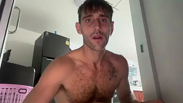 Snapshot of lukegunn chatting on 12/13/24, 11:06 lukegunn online show from 12/13/24, 11:06