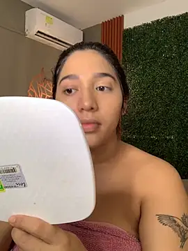 Snapshot of Amandanauty chatting on 12/12/24, 09:04 Amandanauty online show from 12/12/24, 09:04