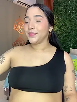 Snapshot of Amandanauty chatting on 02/04/25, 01:02 Amandanauty online show from 02/04/25, 01:02