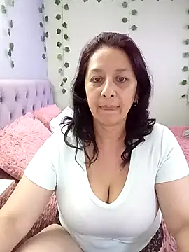 Snapshot of camilalatti chatting on 12/22/24, 02:39 camilalatti online show from 12/22/24, 02:39