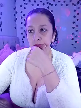 Snapshot of camilalatti chatting on 01/26/25, 10:02 camilalatti online show from 01/26/25, 10:02