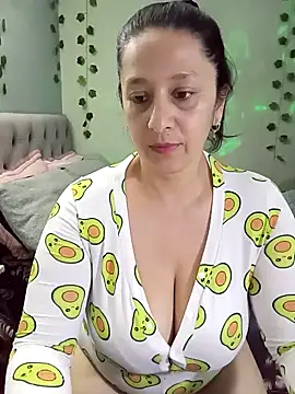 Snapshot of camilalatti chatting on 02/02/25, 10:17 camilalatti online show from 02/02/25, 10:17