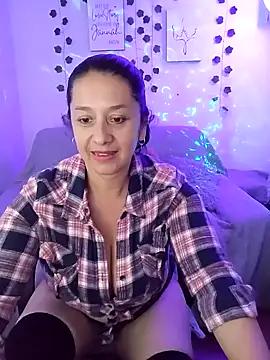 Snapshot of camilalatti chatting on 02/12/25, 11:41 camilalatti online show from 02/12/25, 11:41