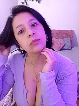 Snapshot of camilalatti chatting on 09/18/25, 05:37 camilalatti online show from 09/18/25, 05:37